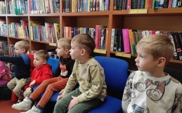 “Meletėlės” grupės vaikų išvyka į biblioteką
